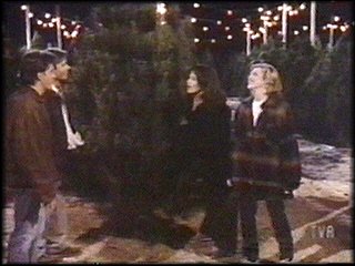 Gjengen kj�per juletre